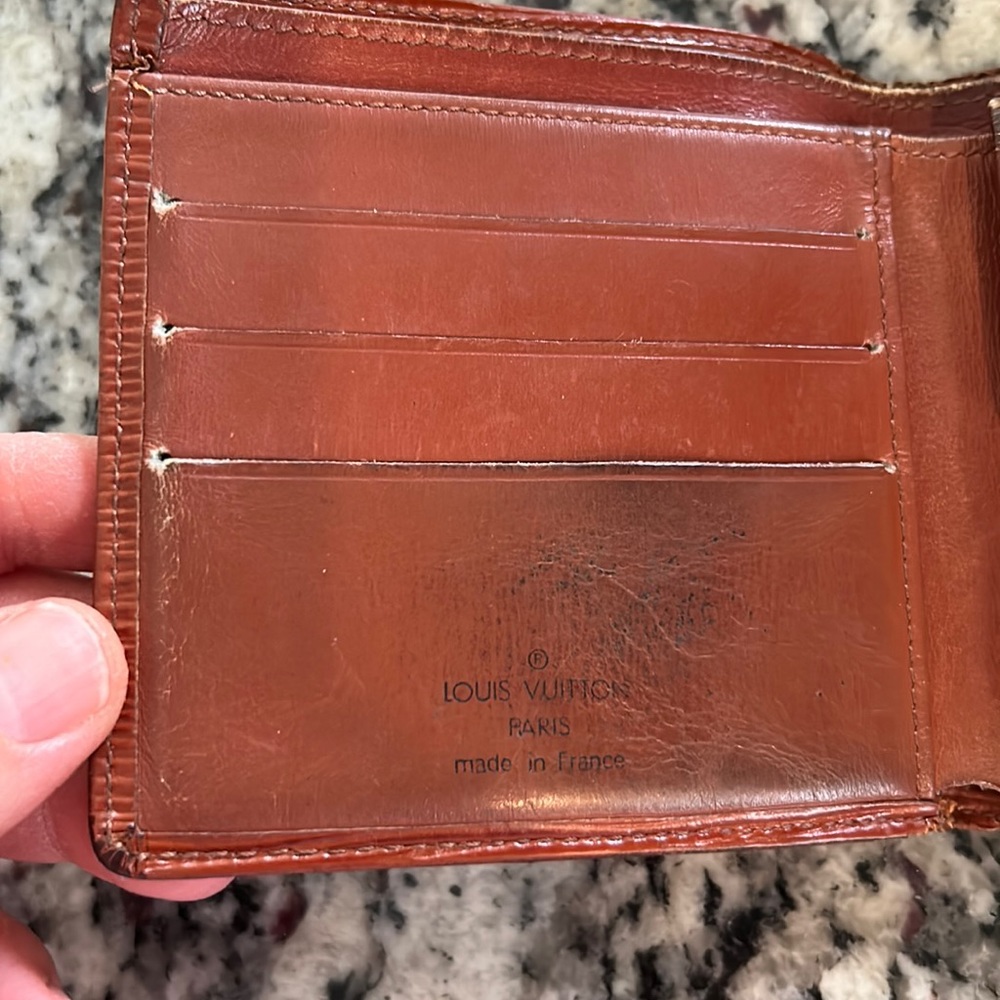 Louis Vuitton Epi Bifold Wallet - Picture 4 of 16